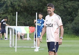 Veljko Paunovic, en un entrenamiento en El Requexón.