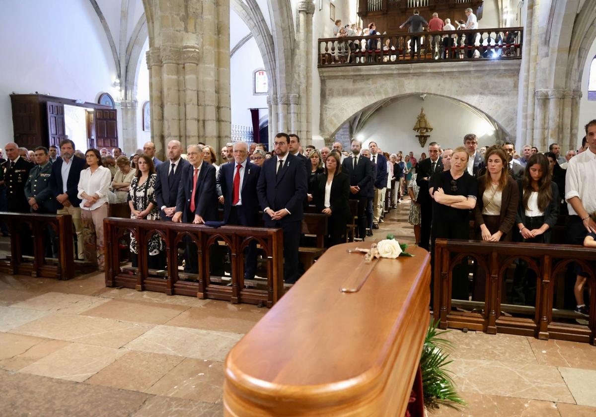 Emotivo adiós a Antonio Trevín en Llanes