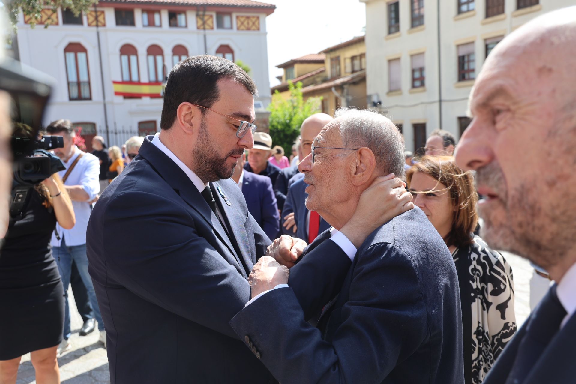 Emotivo adiós a Antonio Trevín en Llanes