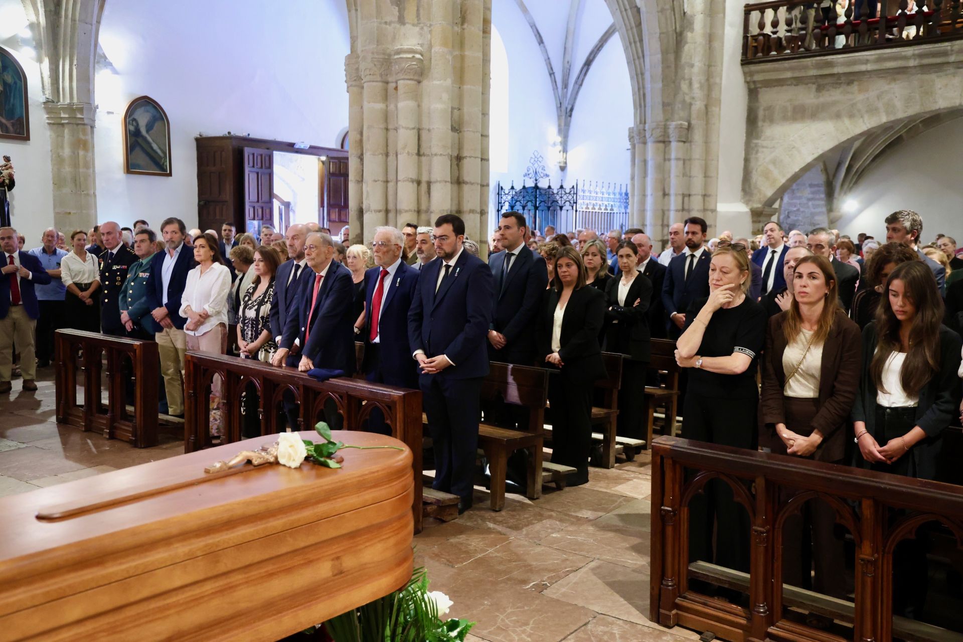 Emotivo adiós a Antonio Trevín en Llanes
