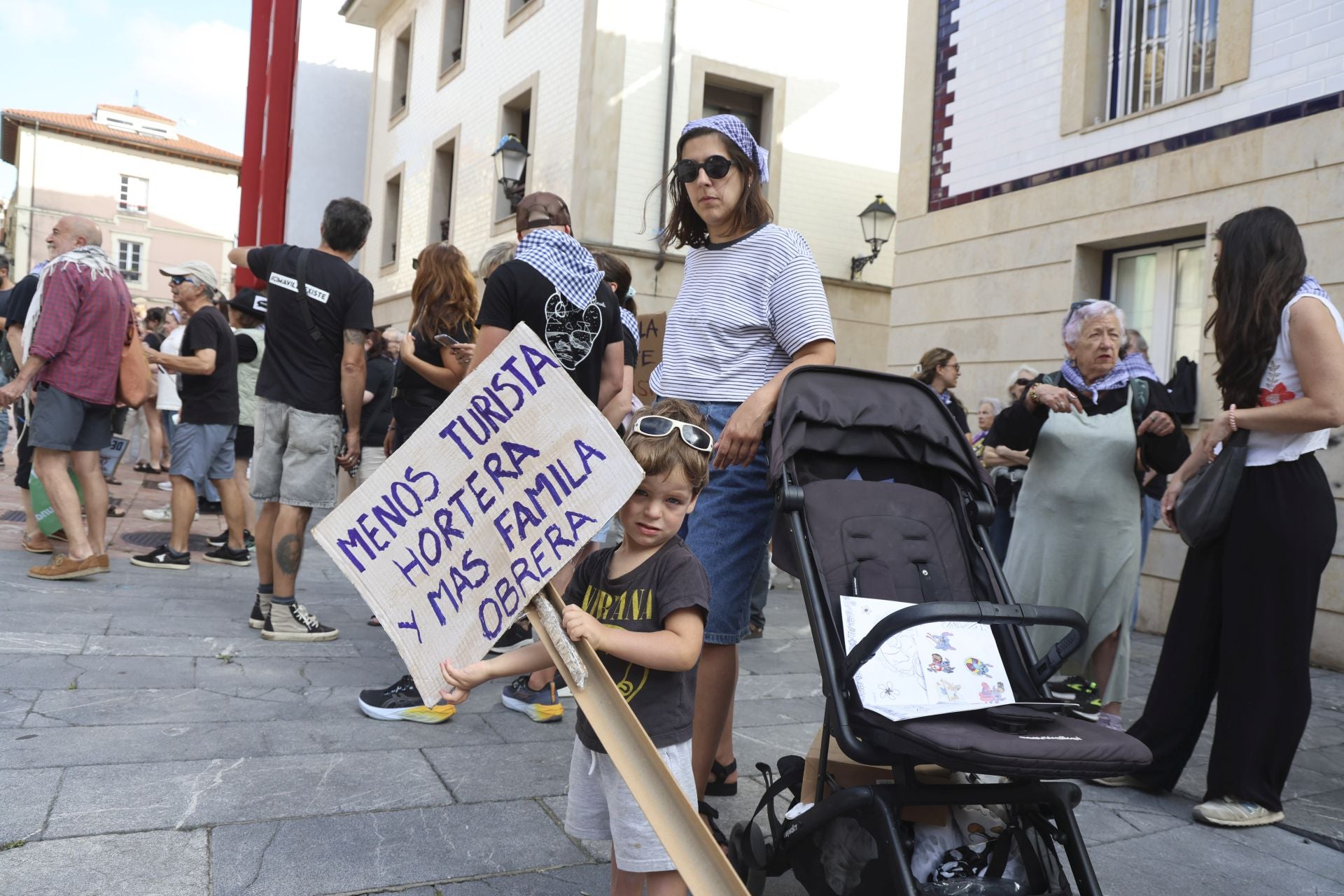 Cimavilla se moviliza contra el turismo masivo