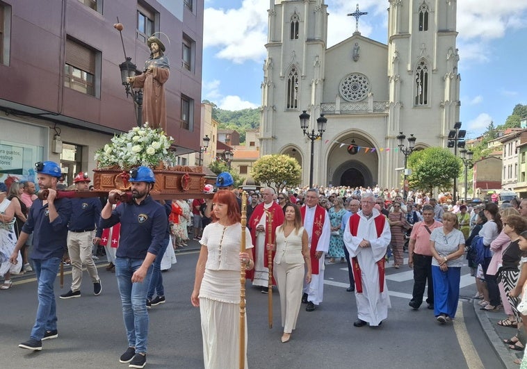 Sama reivindica la tradición en la fiesta de Santiago, «el alma de la cuenca minera»
