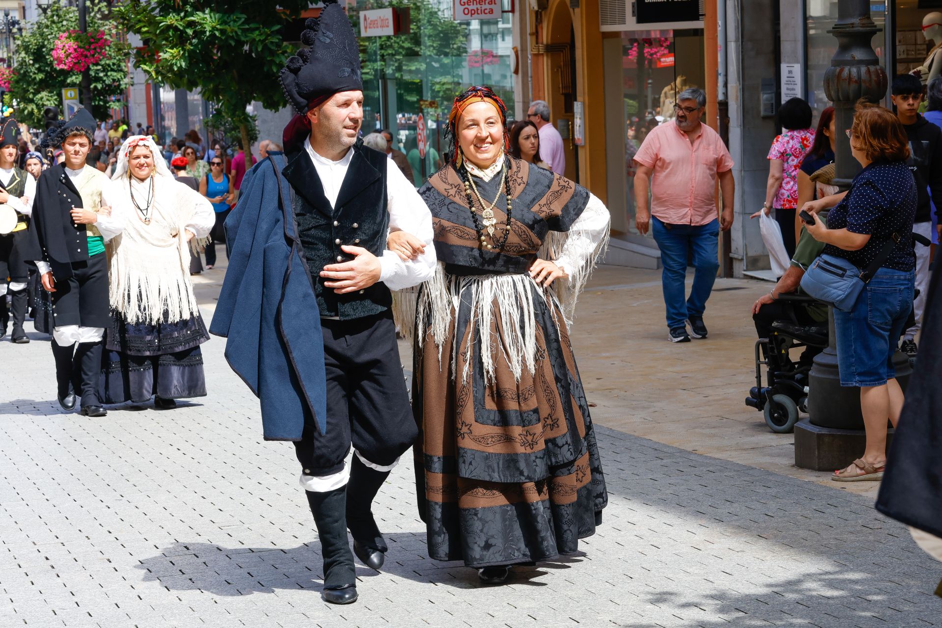 Música y color en el gran desfile celta de Avilés