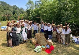 Asistentes a Una Señora Fiesta.