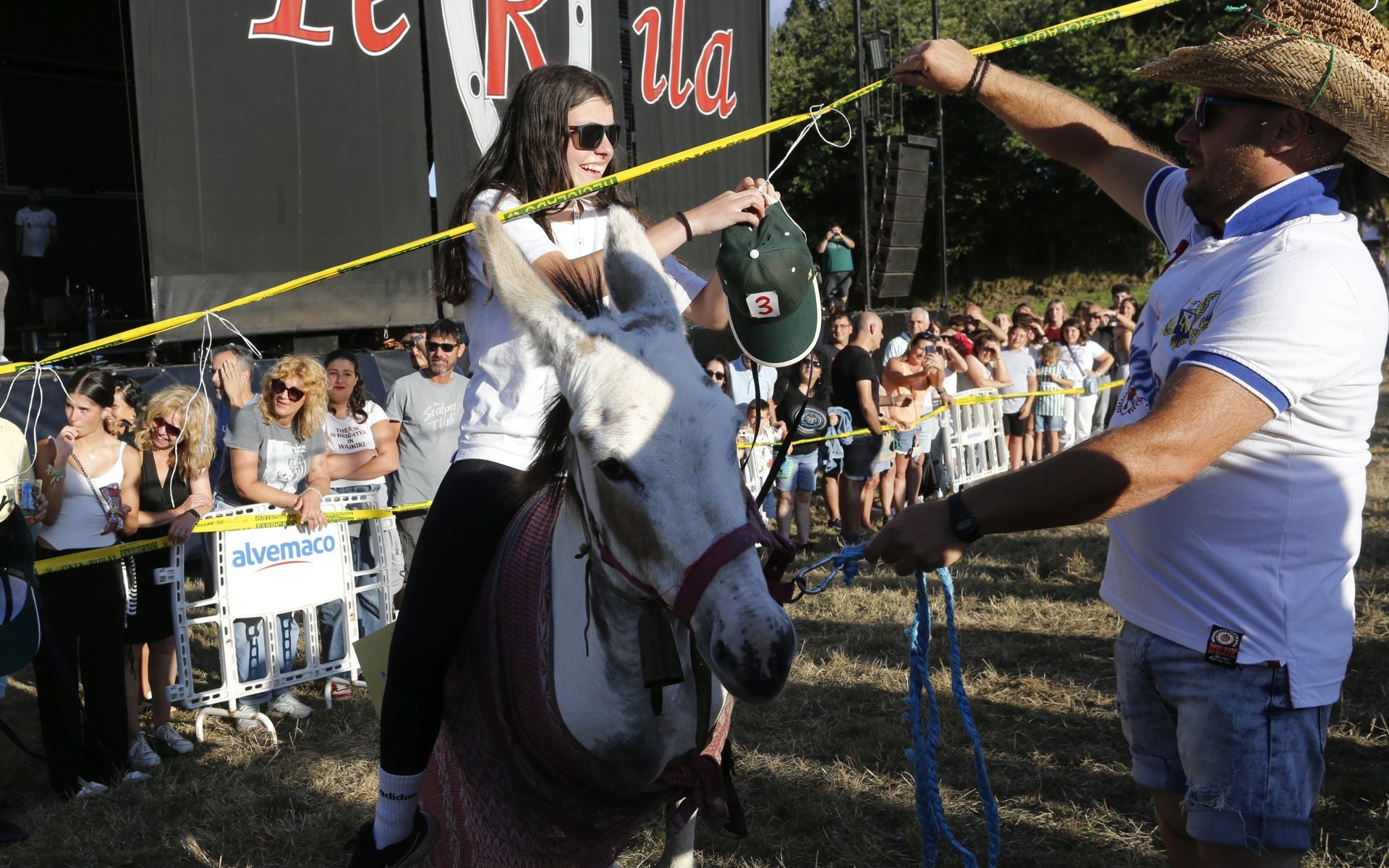 Desfile Folclórico de Burros en Pañeda