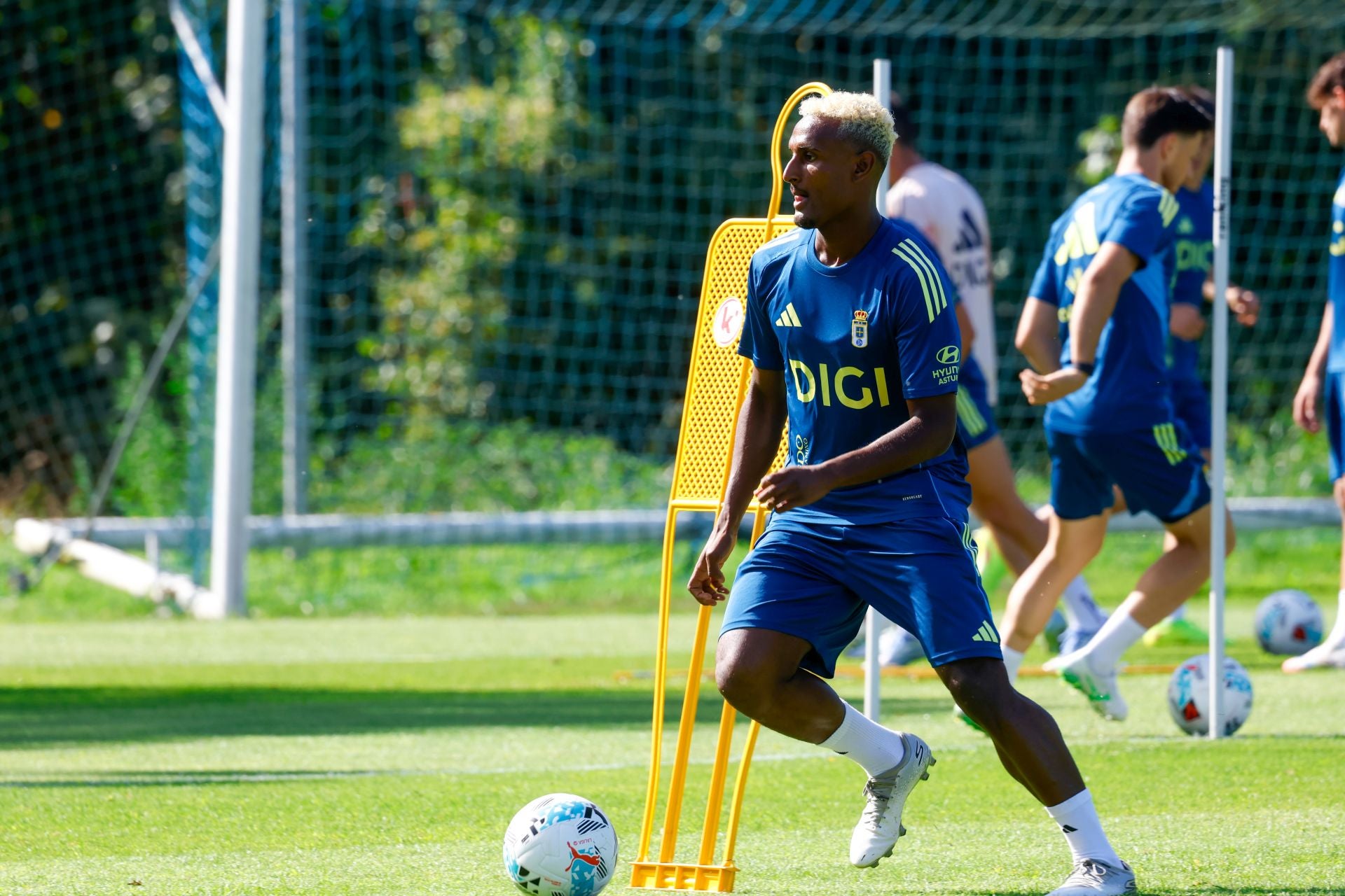 El Real Oviedo vuelve al trabajo en una semana con tres partidos