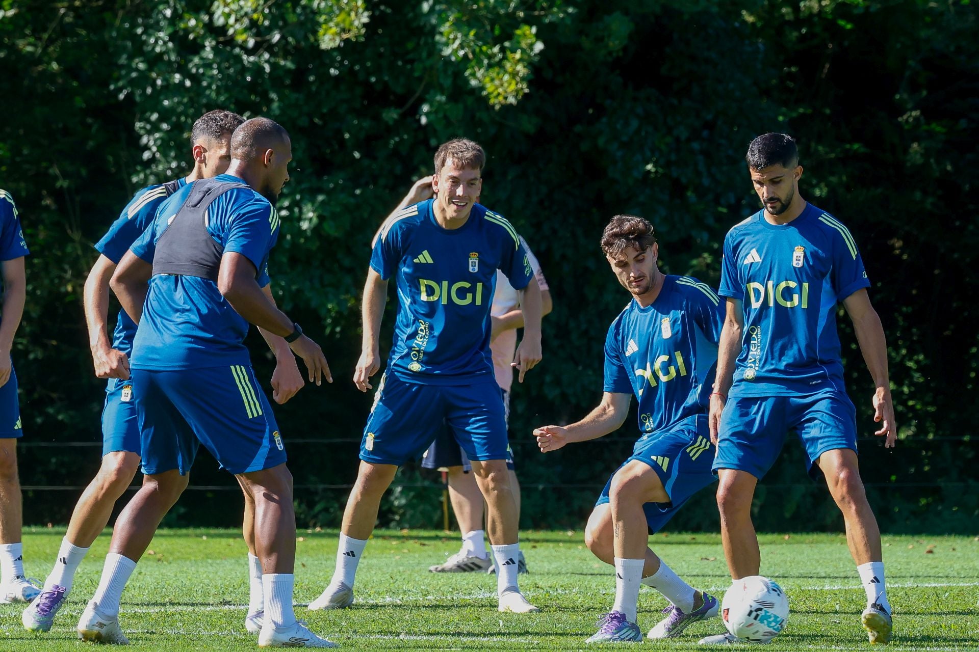 El Real Oviedo vuelve al trabajo en una semana con tres partidos