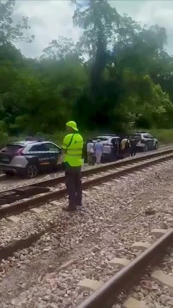 Evacuados 33 pasajeros de un tren en Asturias por una avería