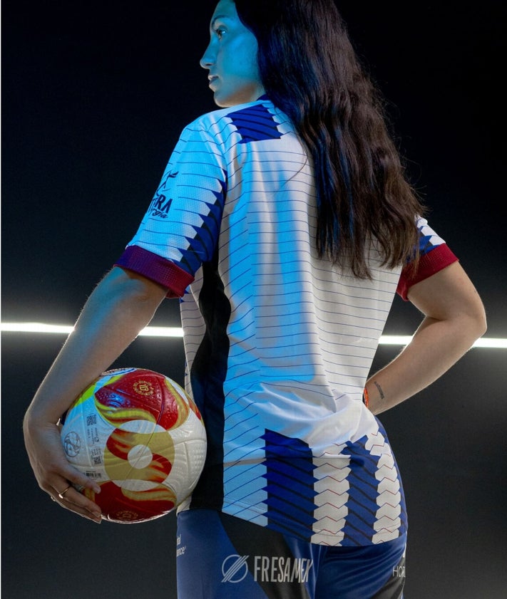 Imagen secundaria 2 - El Real Avilés muestra su nueva equipación