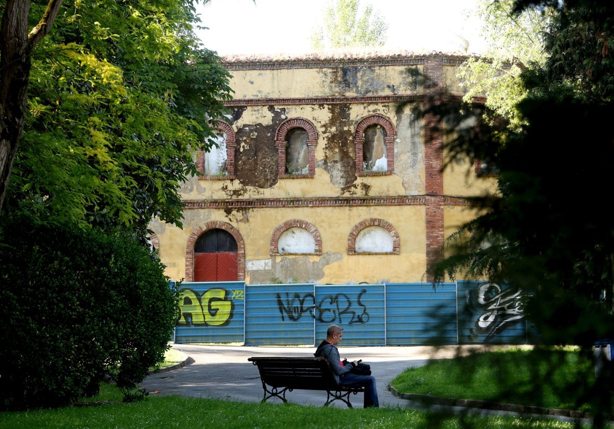 La plaza de toros, declarada en estado de ruina.