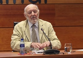 Alberto Aza durante su intervención en la inauguración de los cursos.