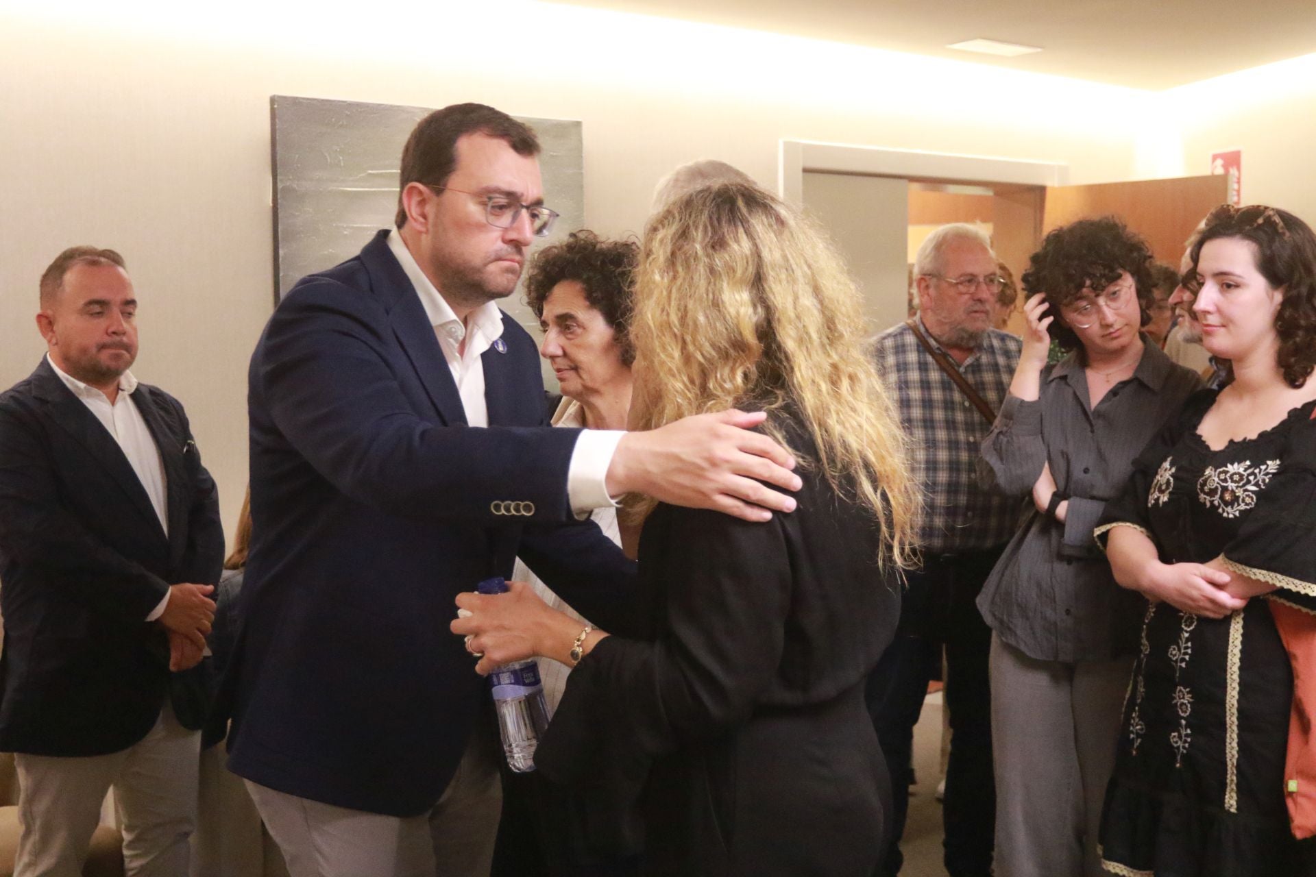 Asturias se entrega en un multitudinario adiós a Xuan Bello