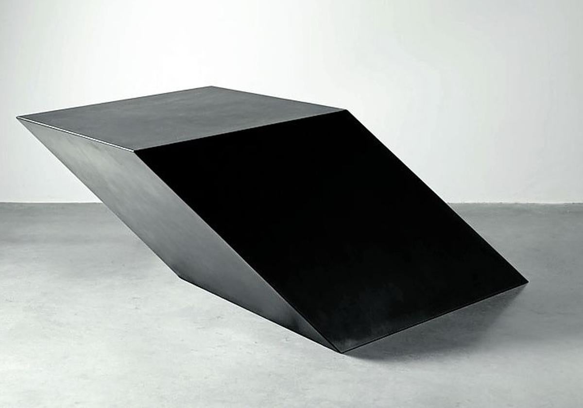 'For V.T.' (1969), de Tony Smith, la única del autor en España.