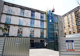 La Escuela de Minas, actualmente en obras para retirar el amianto.