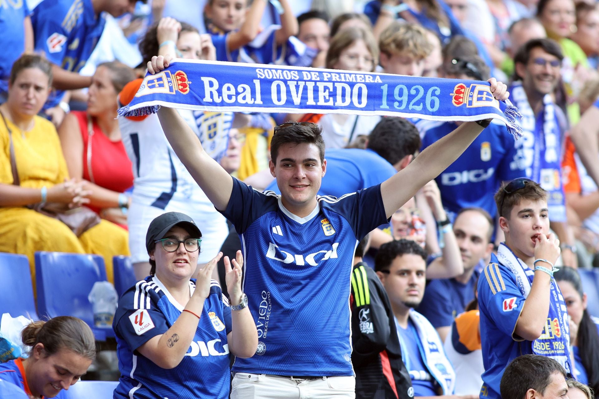 El oviedismo se entrega al Garra Real Fest