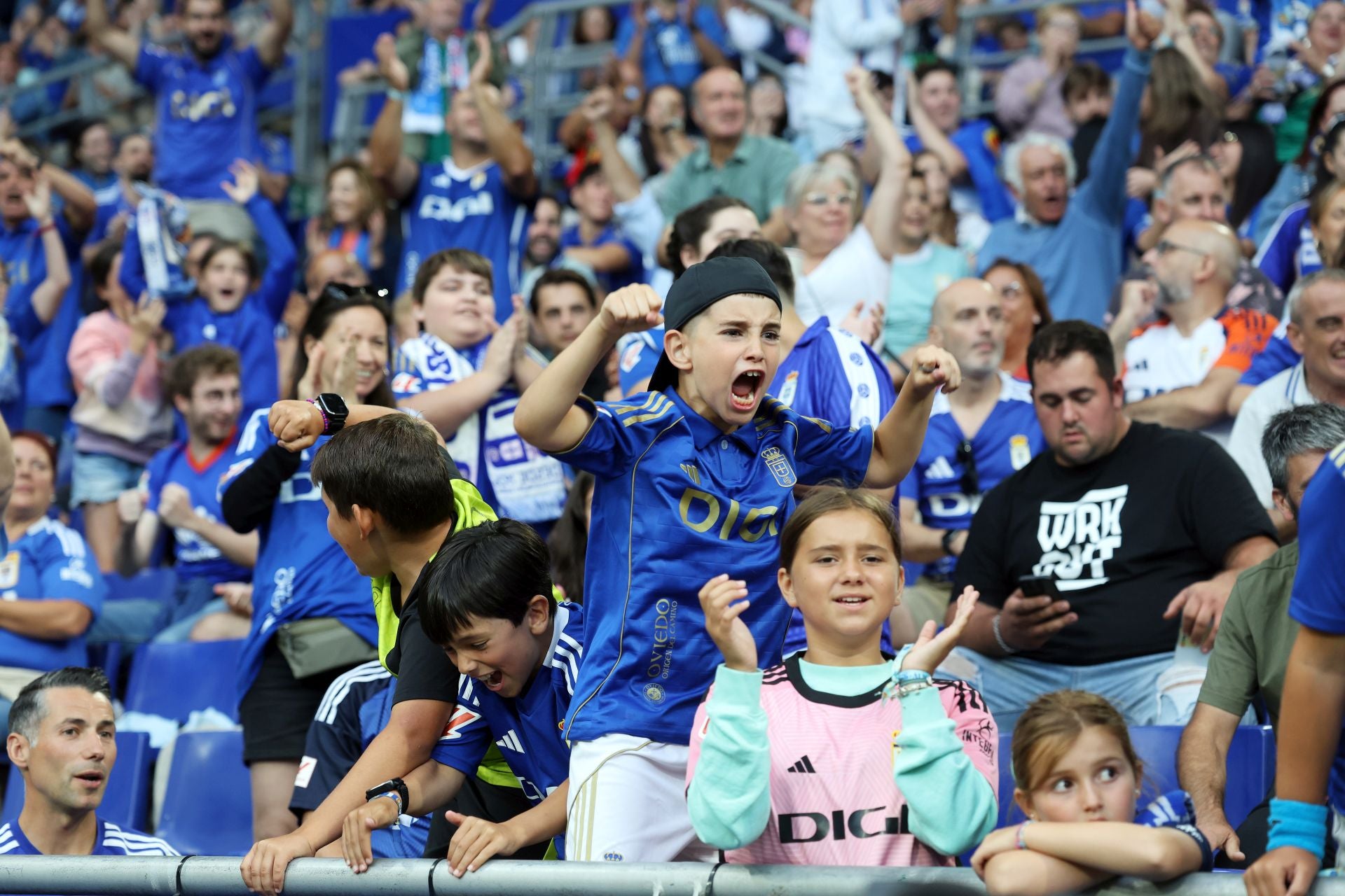 El oviedismo se entrega al Garra Real Fest