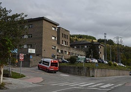 La mujer ha sido atendida en el Hospital Carmen y Severo Ochoa de Cangas del Narcea.