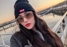 Ivana Rodríguez, en un selfie compartido por ella en su cuenta de Instagram en el entorno del Puerto Deportivo de Gijón.