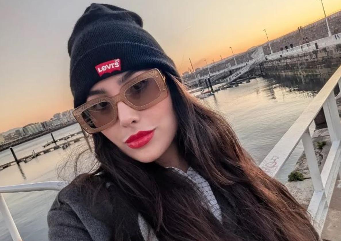 Ivana Rodríguez, en un selfie compartido por ella en su cuenta de Instagram en el entorno del Puerto Deportivo de Gijón.