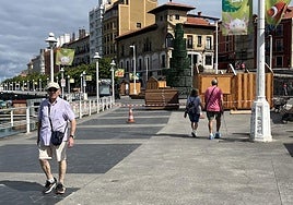 Montaje de las casetas del Paseo Gastro en Claudio Alvargonzález