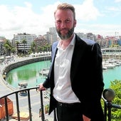 Daniel Martínez Junquera, director de Visita Gijón, en la Casa Paquet.