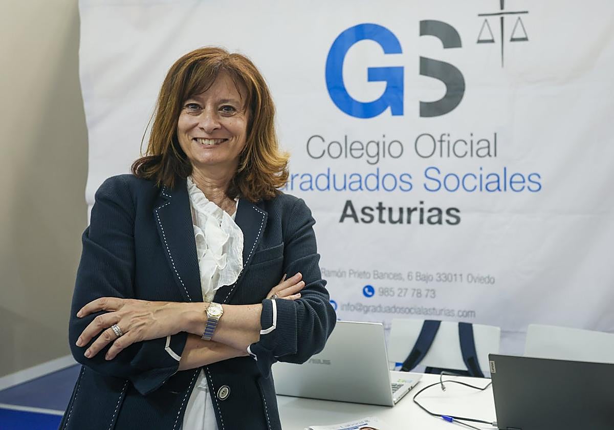 Beatriz Coto, en el estand del Colegiode Graduados Sociales, ubicado en el pabellón 6.
