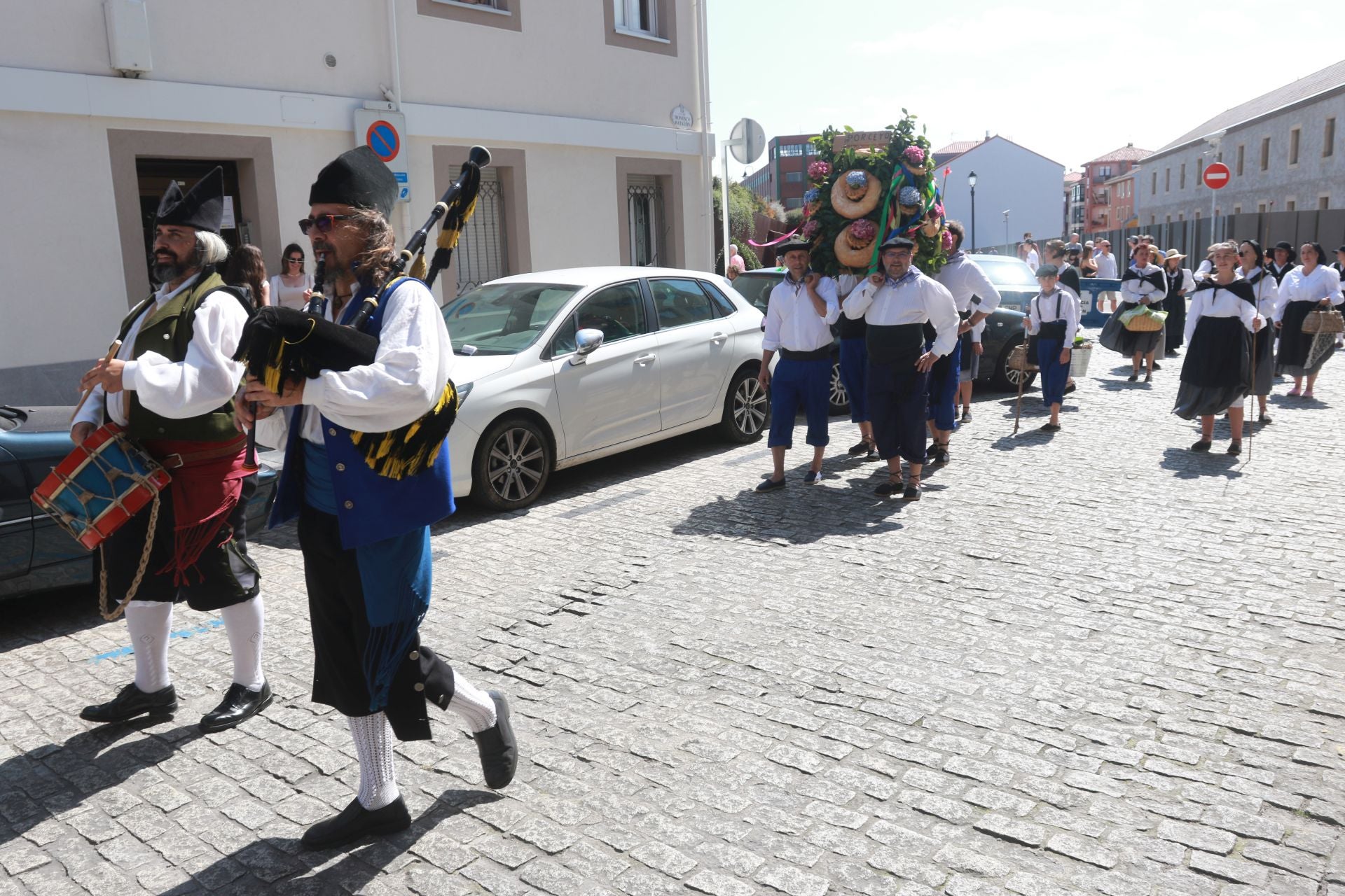 Juegos tradicionales y desfile por el Día de Asturias en Gijón
