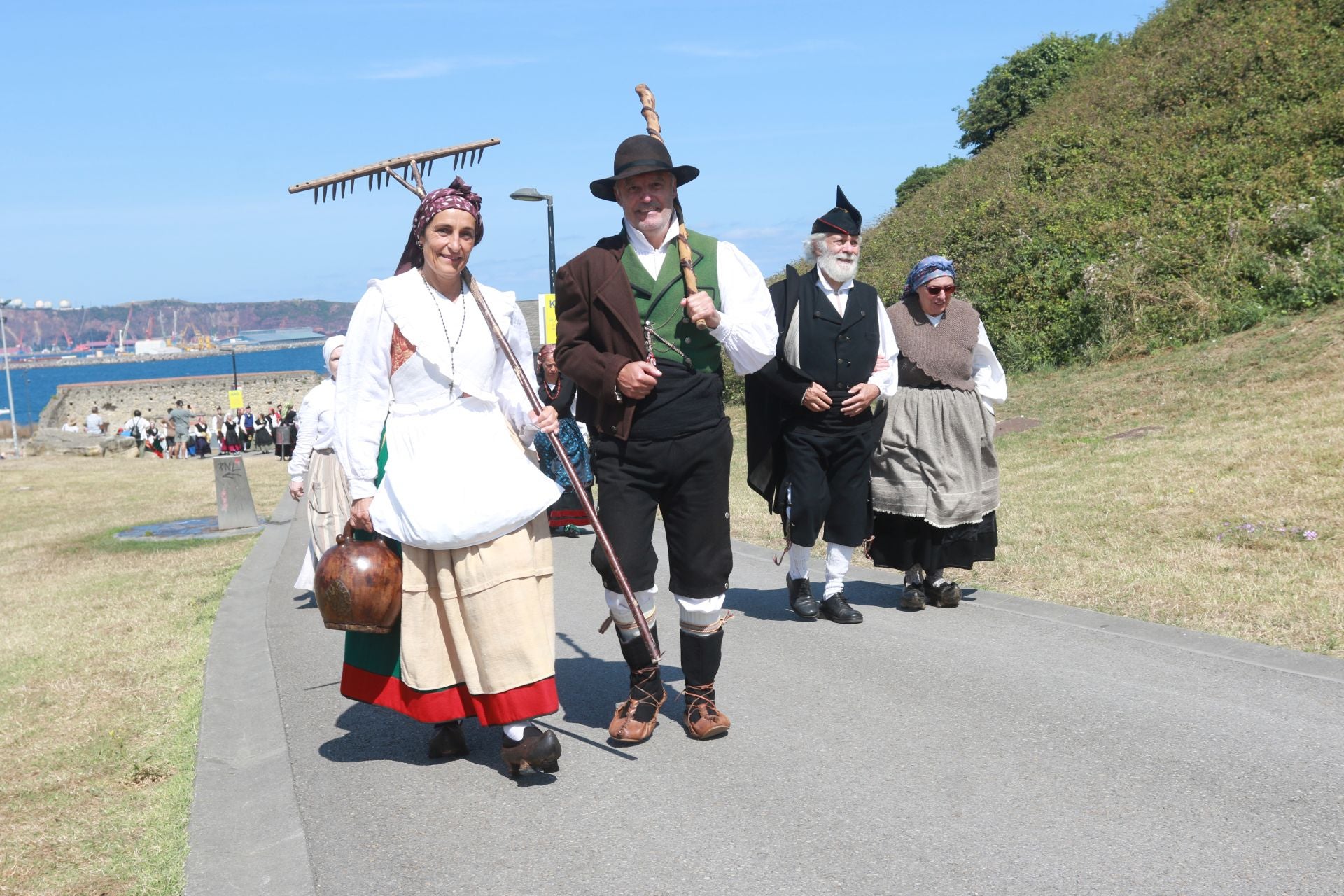 Juegos tradicionales y desfile por el Día de Asturias en Gijón