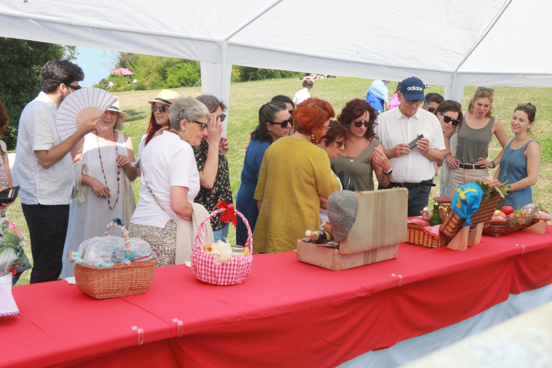 Juegos tradicionales y desfile por el Día de Asturias en Gijón
