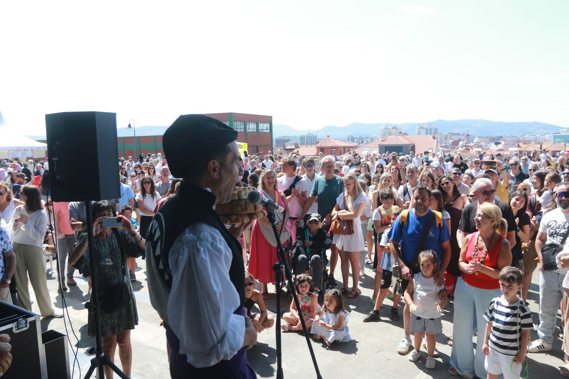Juegos tradicionales y desfile por el Día de Asturias en Gijón