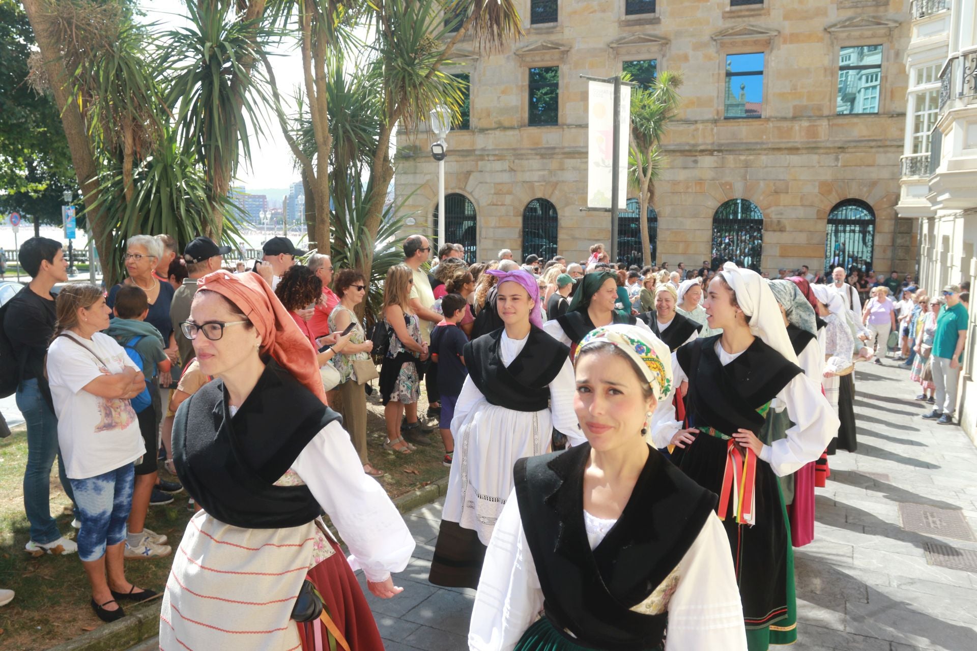 Juegos tradicionales y desfile por el Día de Asturias en Gijón