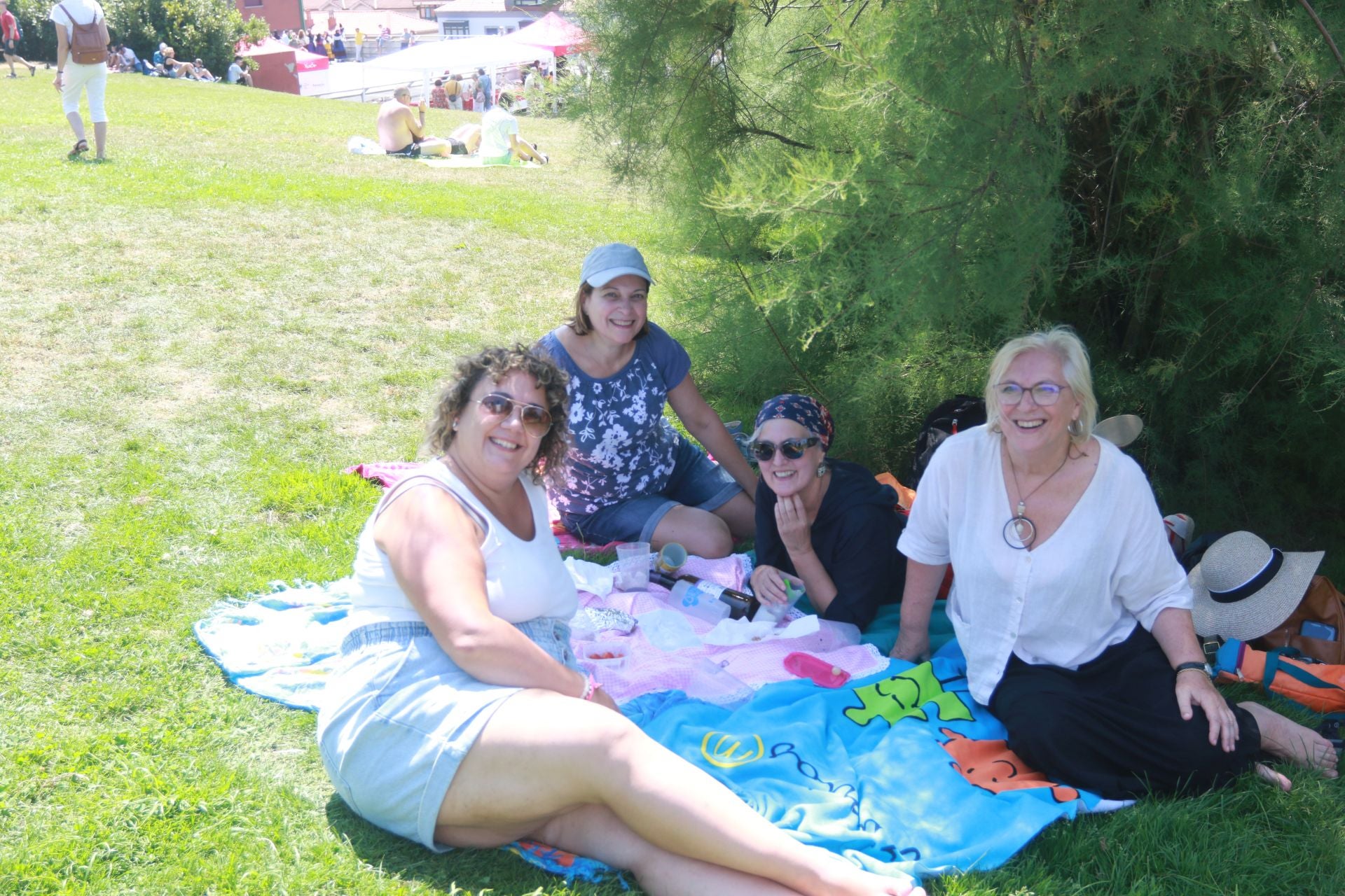 Juegos tradicionales y desfile por el Día de Asturias en Gijón