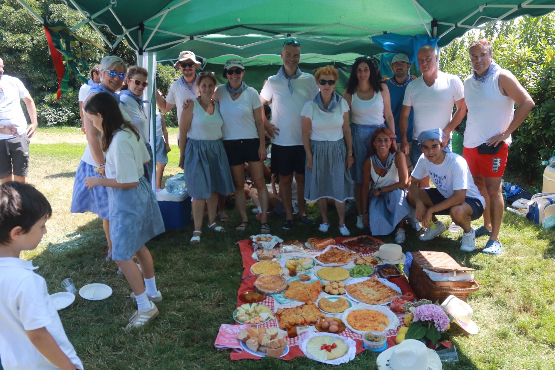 Juegos tradicionales y desfile por el Día de Asturias en Gijón
