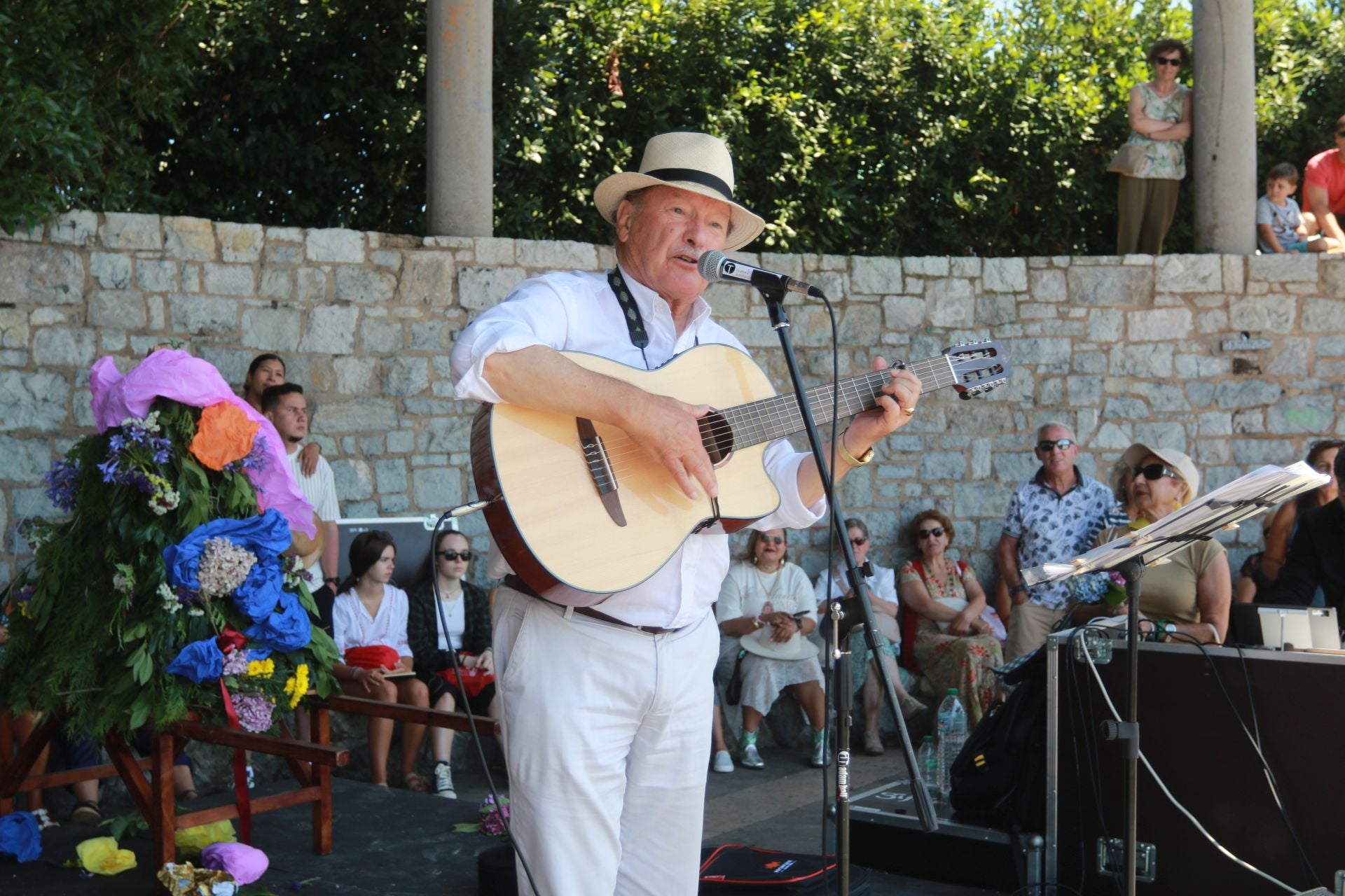 Juegos tradicionales y desfile por el Día de Asturias en Gijón