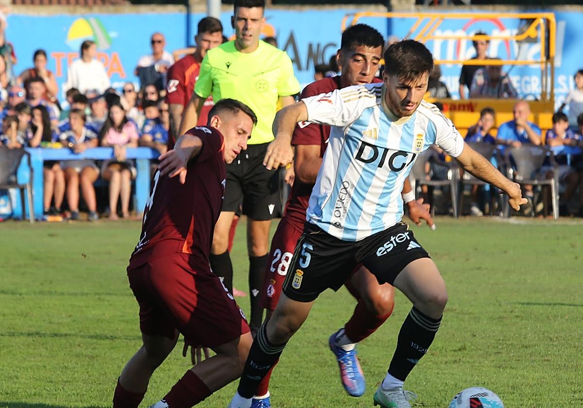 Amistoso de pretemporada en Grado entre Real Oviedo y Cultural Leonesa