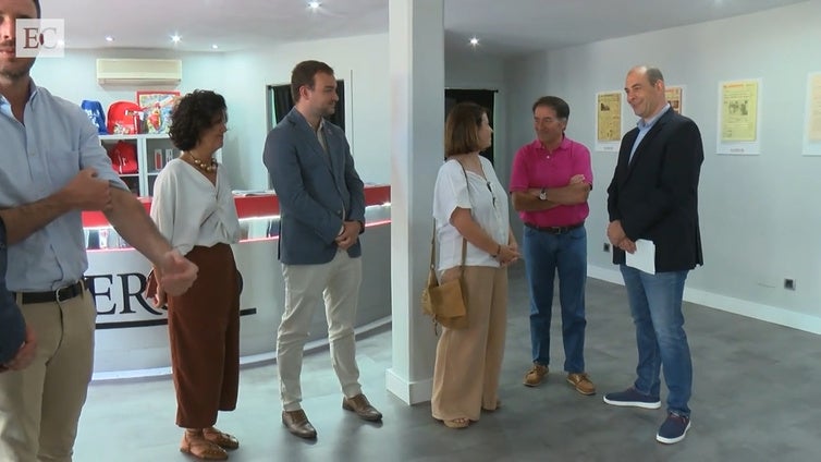 La FSA-PSOE visita el stand de EL COMERCIO en la FIDMA