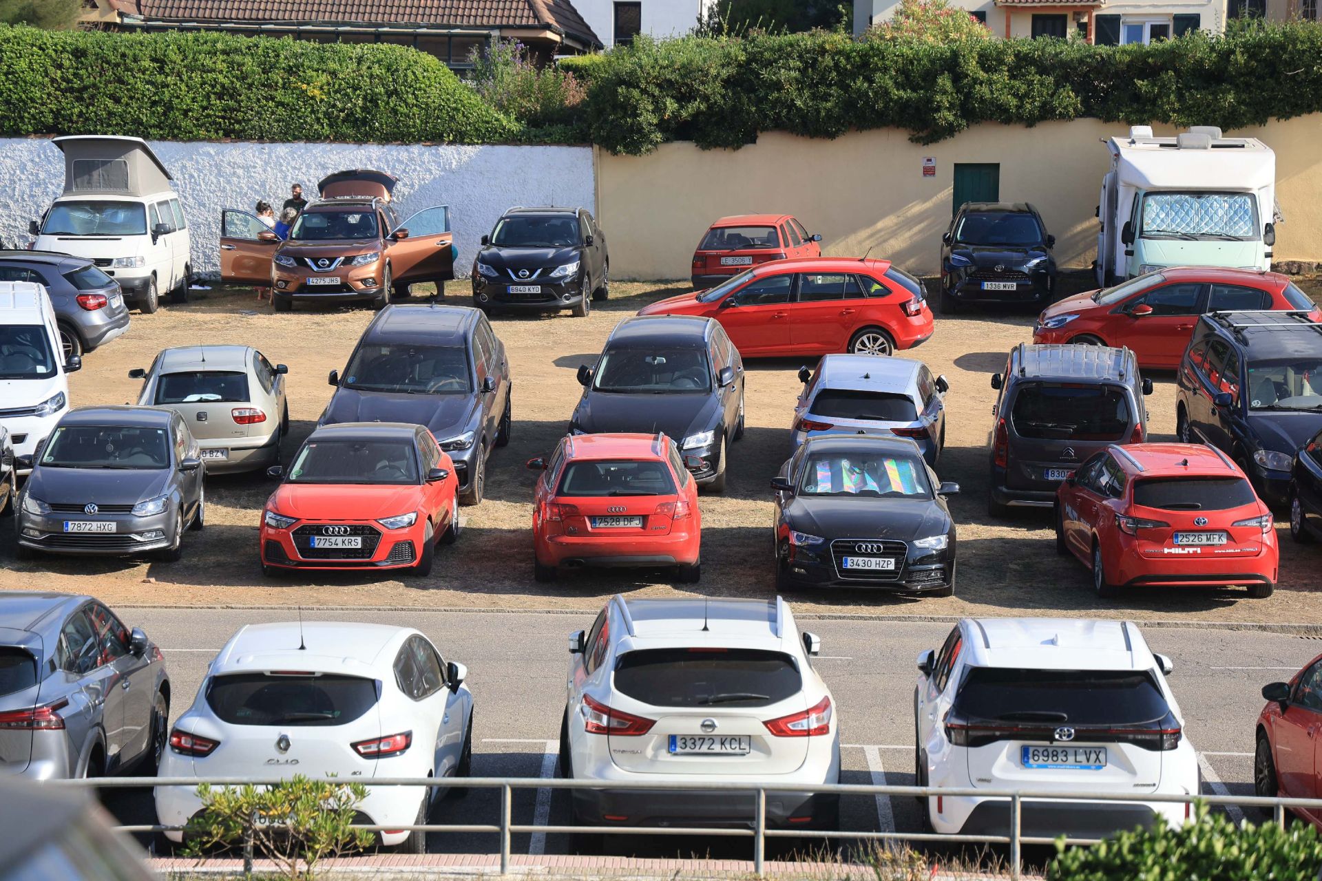 Las playas, los helados y las piscinas alivian la ola de calor en Asturias
