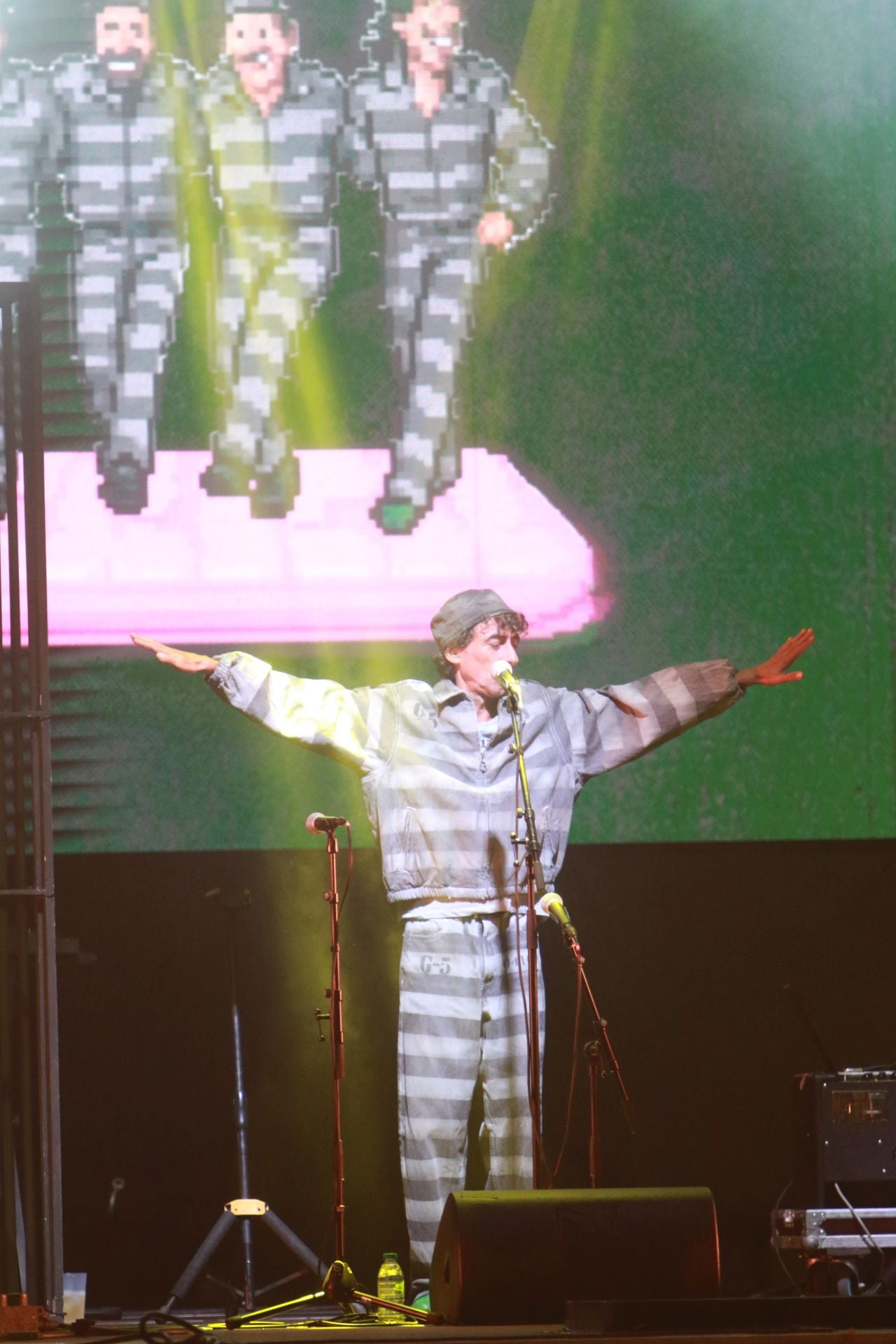 Semana Grande en Gijón: Kiko Veneno prende la mecha a una plaza Mayor abarrotada