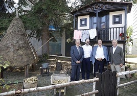 José Carlos González, Marcos Alonso, Álvaro Alonso y Félix Baragaño, en la casería del pabellón del Principado.