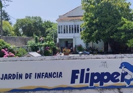 Vista del caserón que albergó la guardería Flipper, en Somió.