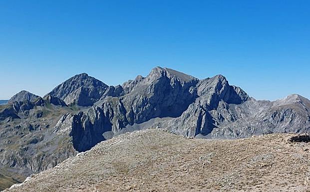 Aposento en la cima de Peña Rueda.