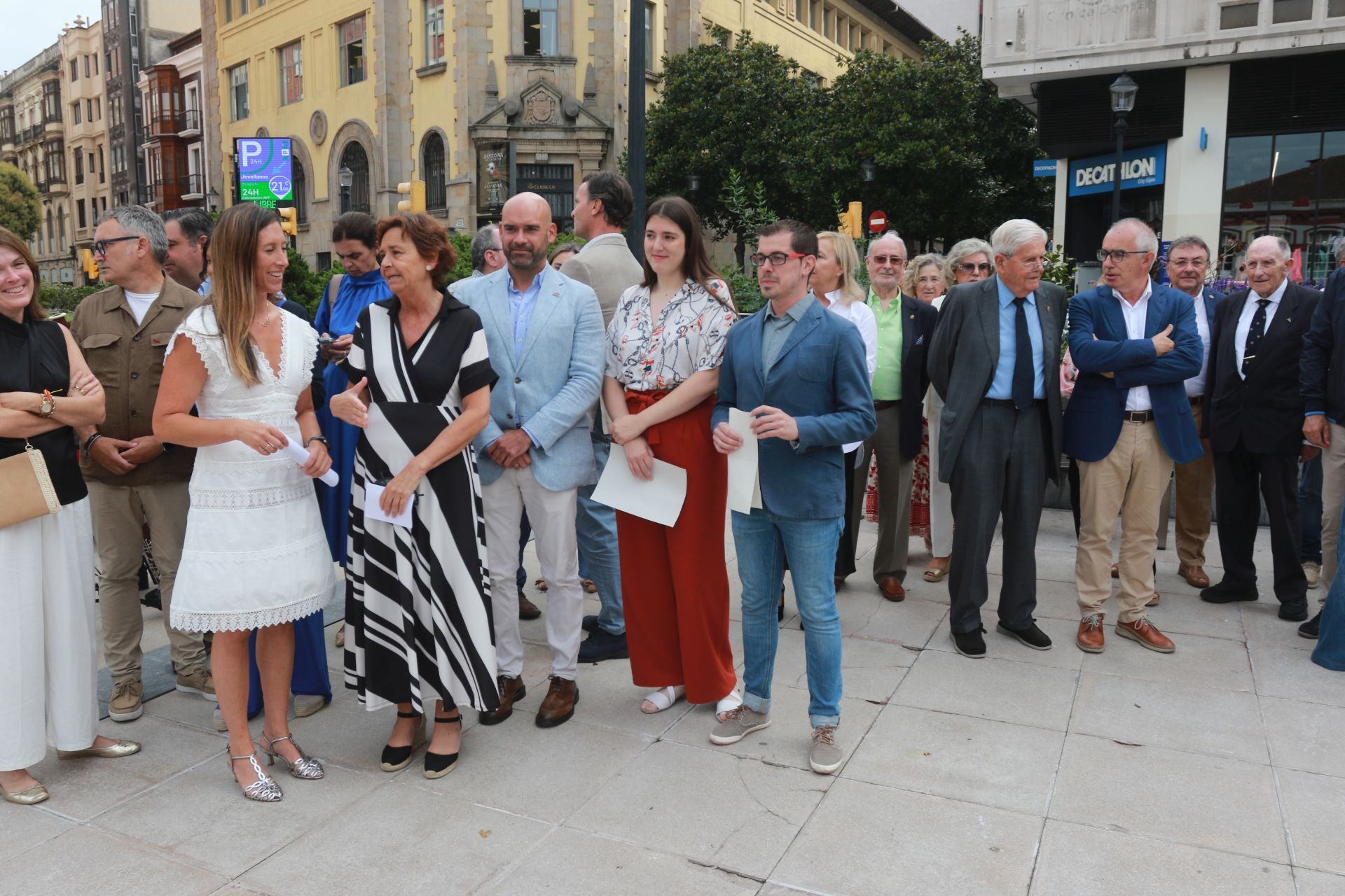 Así ha sido la ofrenda floral a Jovellanos en Gijón