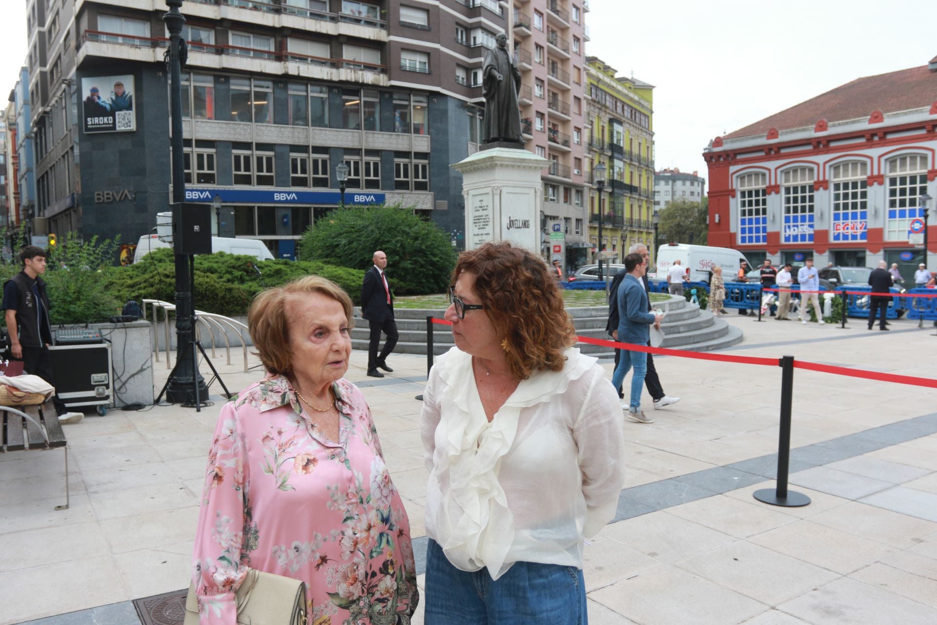 Así ha sido la ofrenda floral a Jovellanos en Gijón