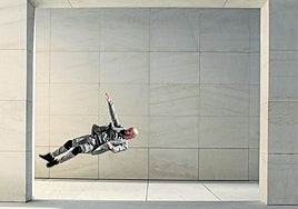 Adrián Vega. (Gijón, 1987). Sitúa al cuerpo en escena como centro de una dramaturgia sonora y visual.