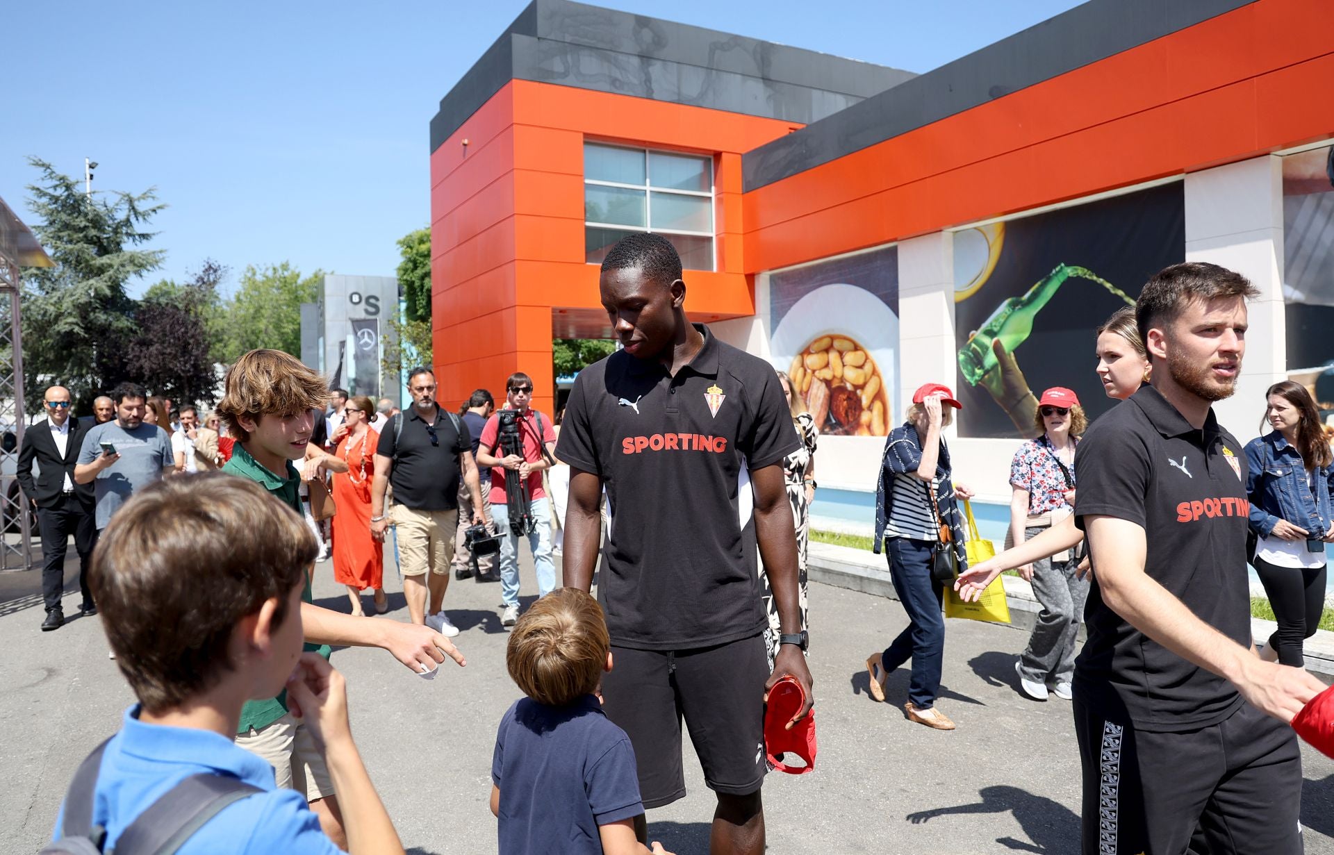 El Sporting de Gijón disfruta de la Feria de Muestras de Asturias
