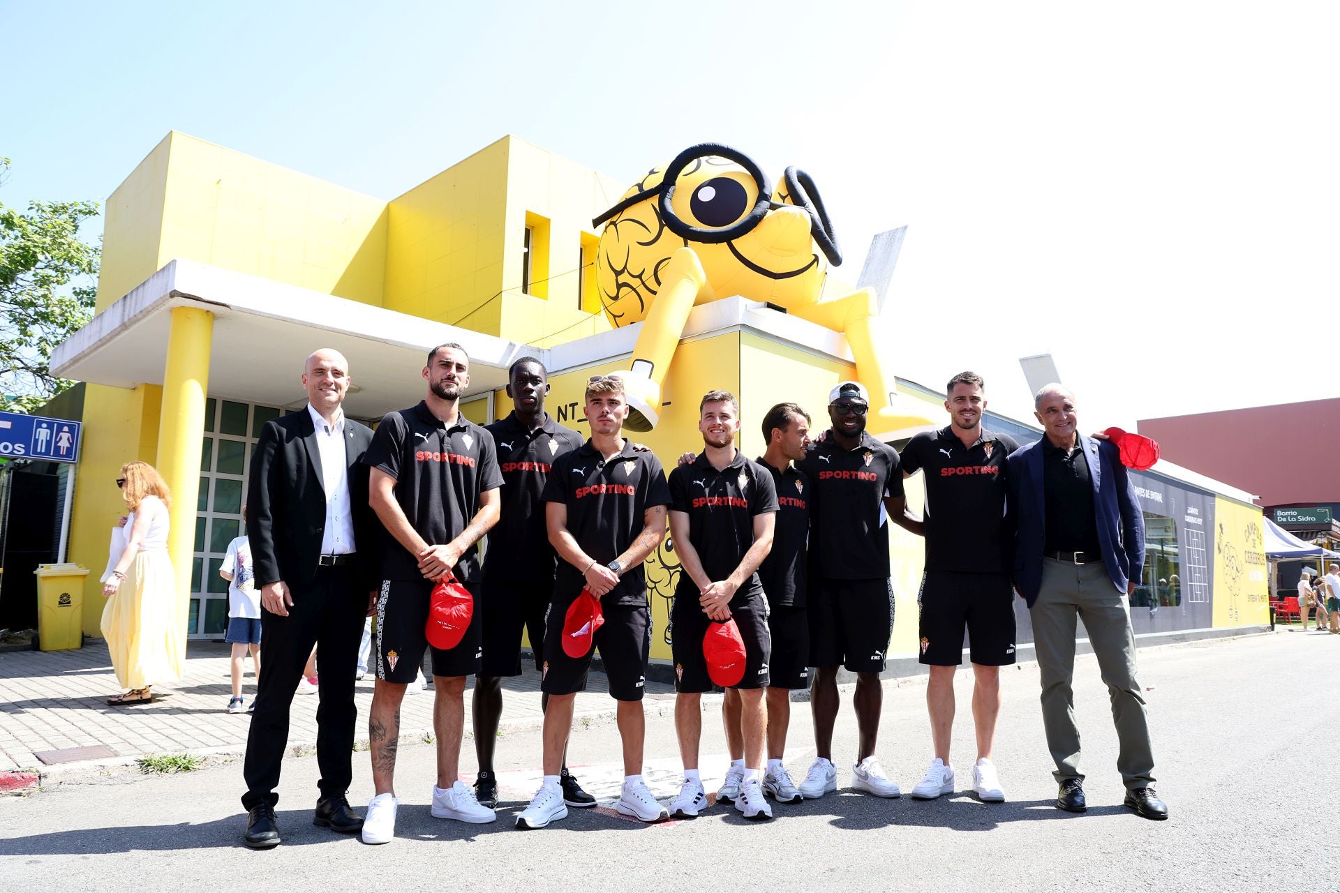 El Sporting de Gijón disfruta de la Feria de Muestras de Asturias