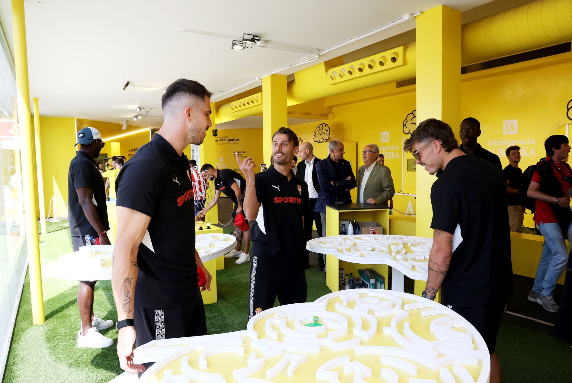 El Sporting de Gijón disfruta de la Feria de Muestras de Asturias