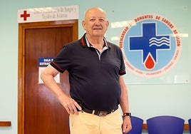 Tino Valdés, en el estand de la Federación de Donantes de Sangre de Asturias.