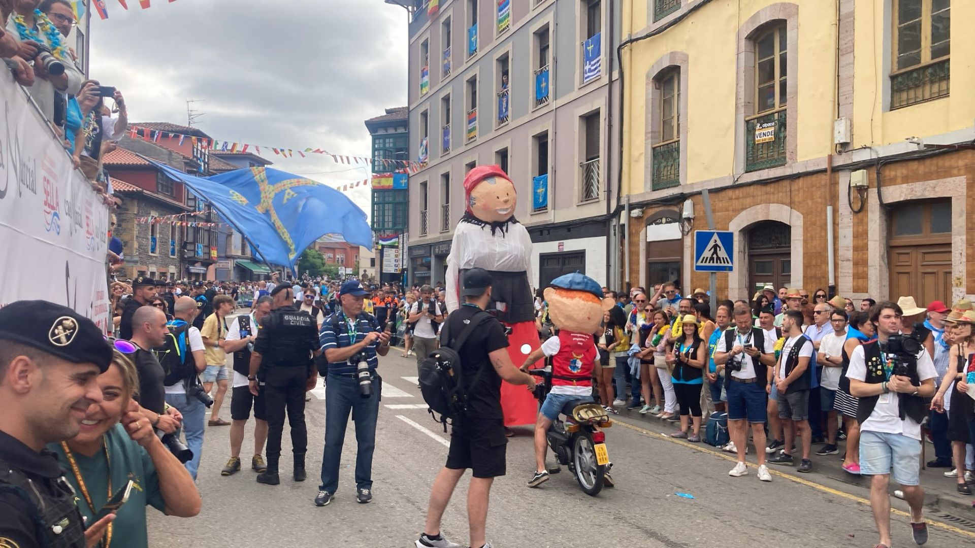 Así fue el desfile del Descenso del Sella 2025. ¡Búscate en las fotos!