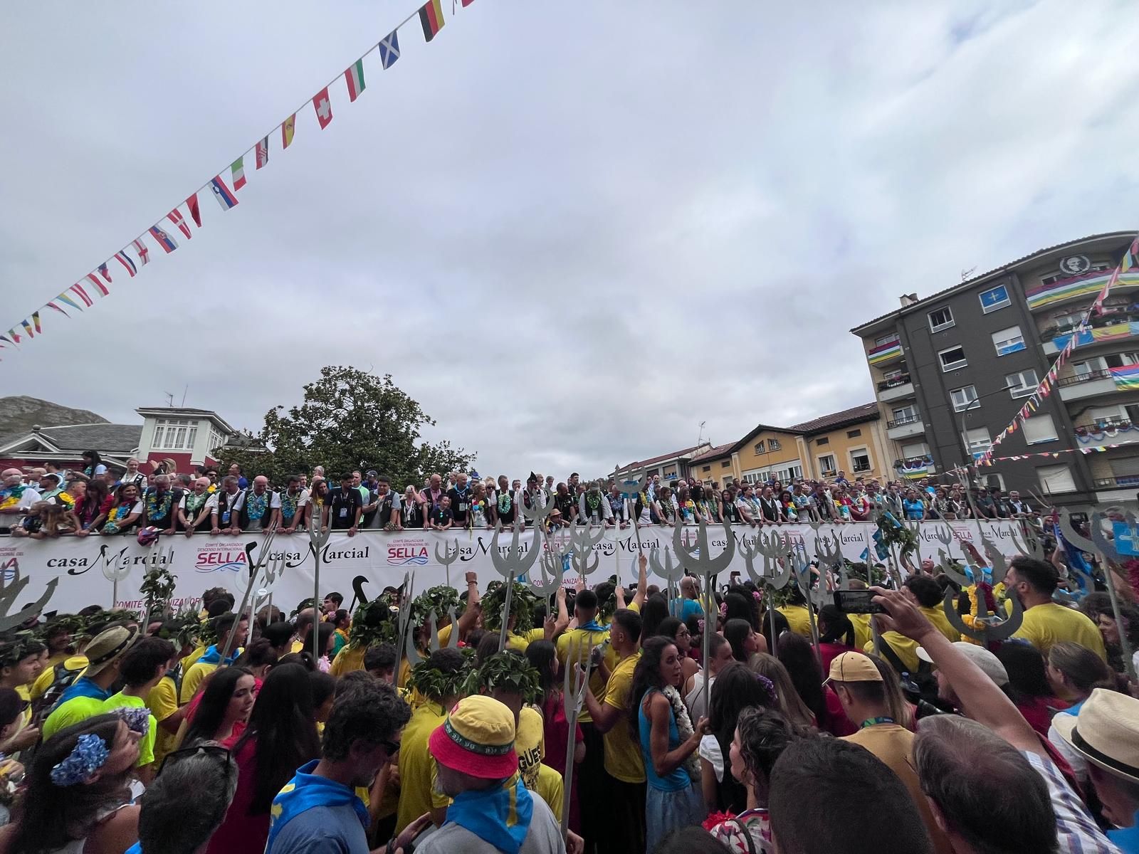 Así fue el desfile del Descenso del Sella 2025. ¡Búscate en las fotos!